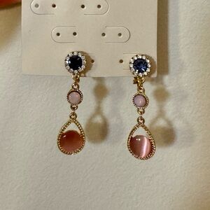 Beautiful clip on gold earrings. With faux tanzanite and rose quartz stones.